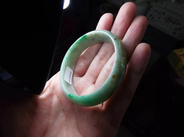 翡翠手镯带洒金值钱吗最值钱的纹银手镯图片-第3张图片-翡翠网 翡翠手镯带洒金值钱吗最值钱的纹银手镯图片-第3张图片-翡翠网