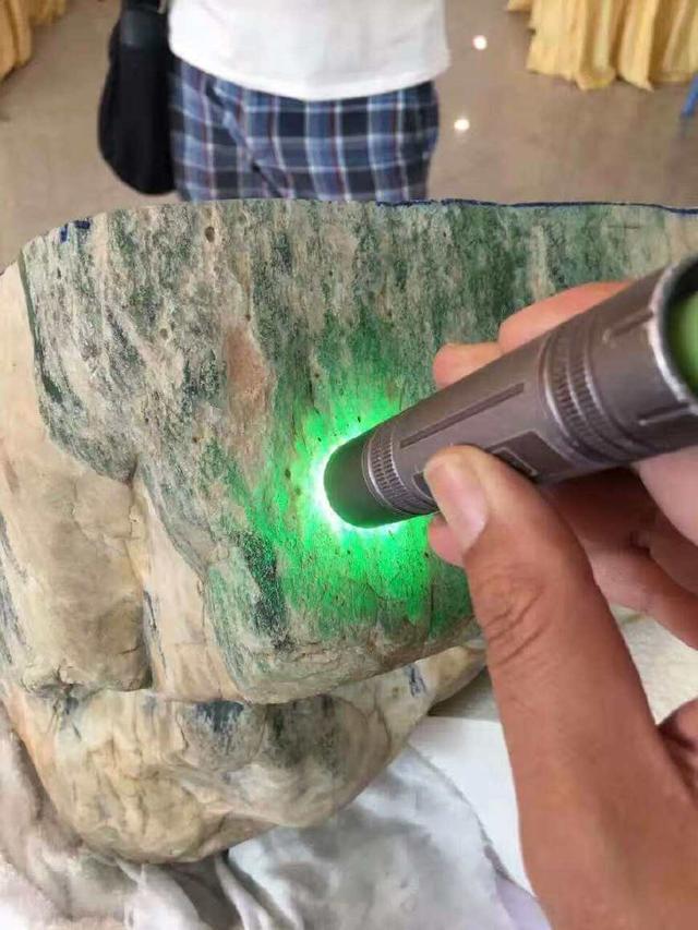 5亿翡翠原石图片大全翡翠毛料原石-第2张图片-翡翠网 5亿翡翠原石图片大全翡翠毛料原石-第2张图片-翡翠网