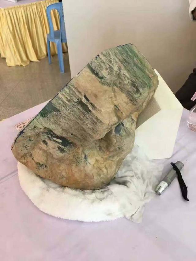 5亿翡翠原石图片大全翡翠毛料原石-第4张图片-翡翠网 5亿翡翠原石图片大全翡翠毛料原石-第4张图片-翡翠网