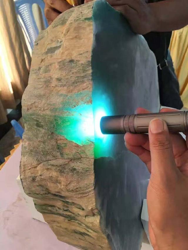 5亿翡翠原石图片大全翡翠毛料原石-第5张图片-翡翠网 5亿翡翠原石图片大全翡翠毛料原石-第5张图片-翡翠网