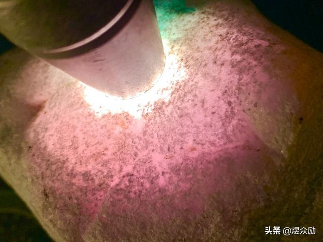 翡翠原石供应,云南黄岩翡翠原石-第5张图片-翡翠网 翡翠原石供应,云南黄岩翡翠原石-第5张图片-翡翠网