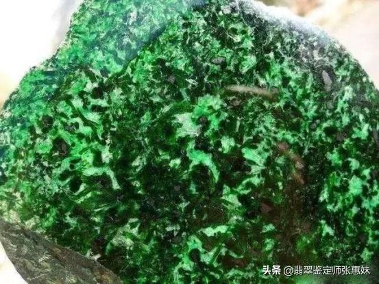 翡翠原石马牙福建翡翠黑癣翠原石-第5张图片-翡翠网 翡翠原石马牙福建翡翠黑癣翠原石-第5张图片-翡翠网