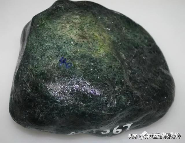 翡翠原石马牙福建翡翠黑癣翠原石-第6张图片-翡翠网 翡翠原石马牙福建翡翠黑癣翠原石-第6张图片-翡翠网