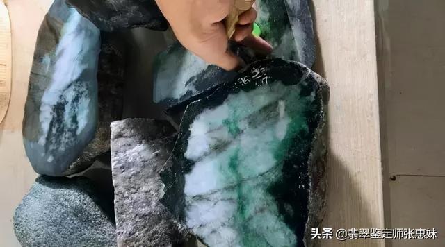 翡翠原石马牙福建翡翠黑癣翠原石-第7张图片-翡翠网 翡翠原石马牙福建翡翠黑癣翠原石-第7张图片-翡翠网