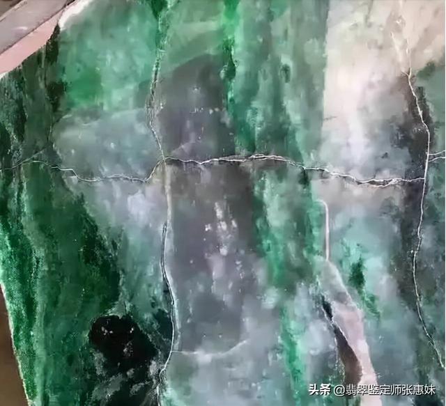 翡翠原石马牙福建翡翠黑癣翠原石-第10张图片-翡翠网 翡翠原石马牙福建翡翠黑癣翠原石-第10张图片-翡翠网