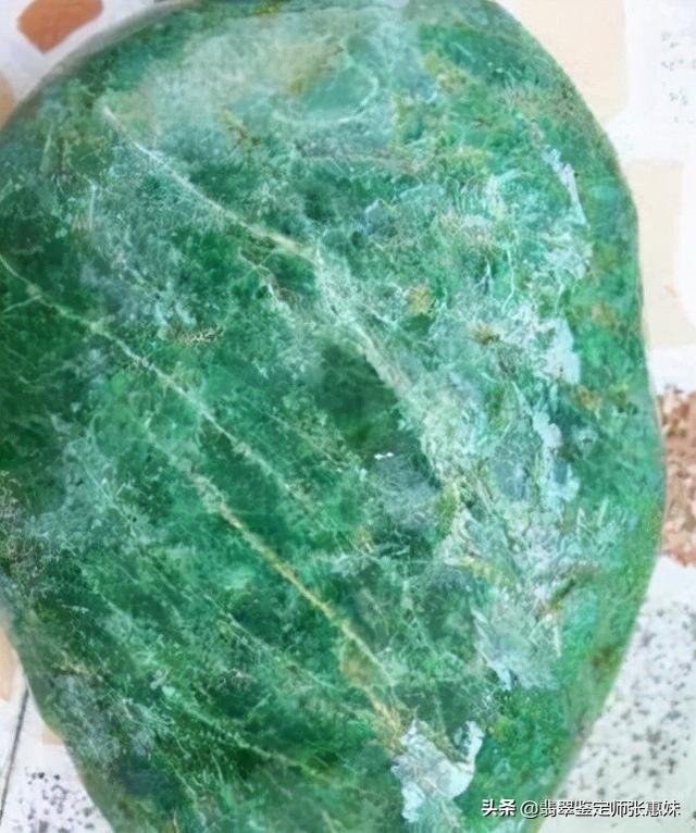 翡翠原石马牙福建翡翠黑癣翠原石-第13张图片-翡翠网 翡翠原石马牙福建翡翠黑癣翠原石-第13张图片-翡翠网