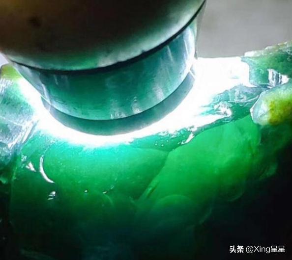 玉石打灯怎么看看翡翠原石的灯-第7张图片-翡翠网 玉石打灯怎么看看翡翠原石的灯-第7张图片-翡翠网