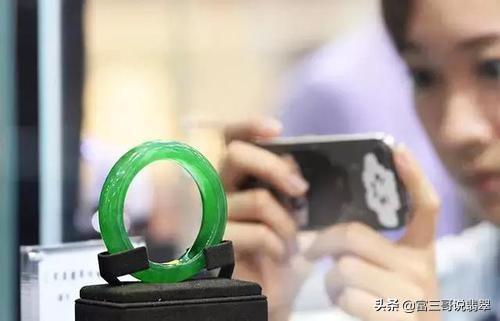 2012年翡翠的价格这个翡翠的价钱是多少-第5张图片-翡翠网 2012年翡翠的价格这个翡翠的价钱是多少-第5张图片-翡翠网