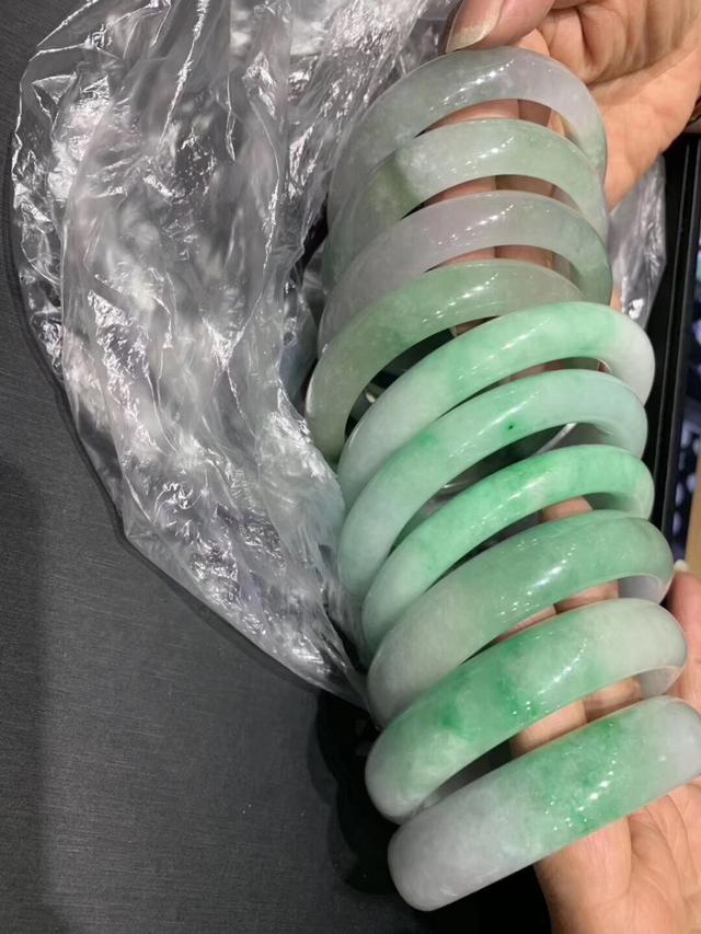 翡翠a货价格多少一克翡翠bc价格-第2张图片-翡翠网 翡翠a货价格多少一克翡翠bc价格-第2张图片-翡翠网