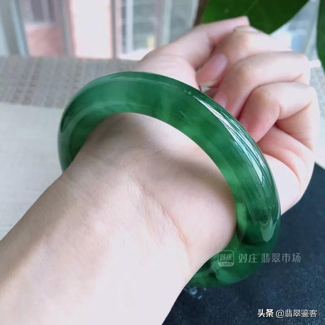 高冰飘花手镯图片高冰飘花翡翠手镯价格-第9张图片-翡翠网 高冰飘花手镯图片高冰飘花翡翠手镯价格-第9张图片-翡翠网