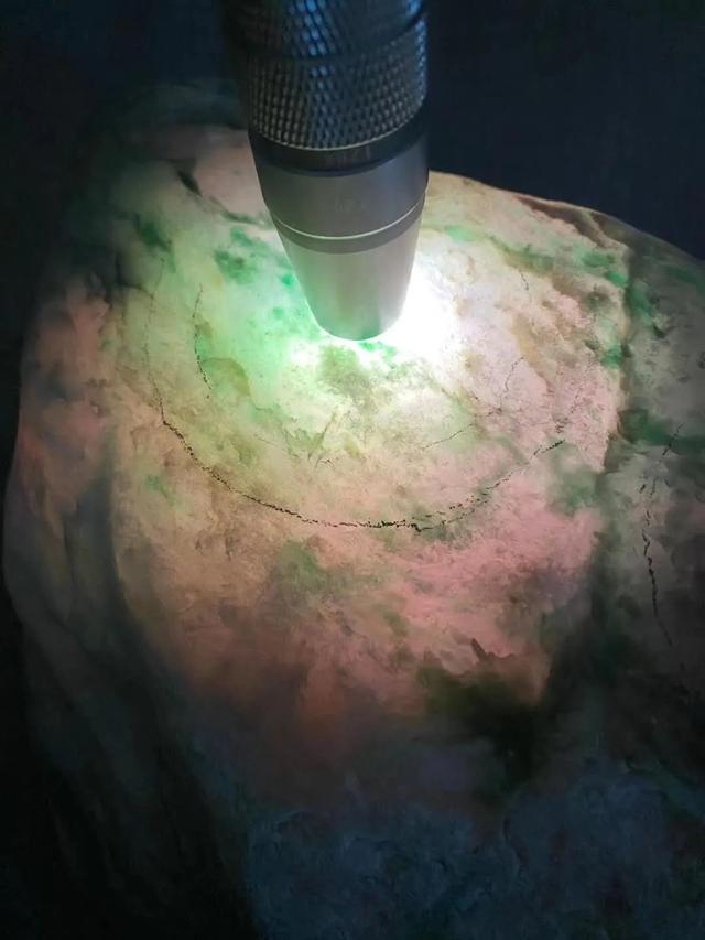 翡翠原石明料可造假吗翡翠原石公斤料批发-第2张图片-翡翠网 翡翠原石明料可造假吗翡翠原石公斤料批发-第2张图片-翡翠网