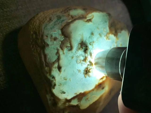 翡翠原石明料可造假吗翡翠原石公斤料批发-第4张图片-翡翠网 翡翠原石明料可造假吗翡翠原石公斤料批发-第4张图片-翡翠网