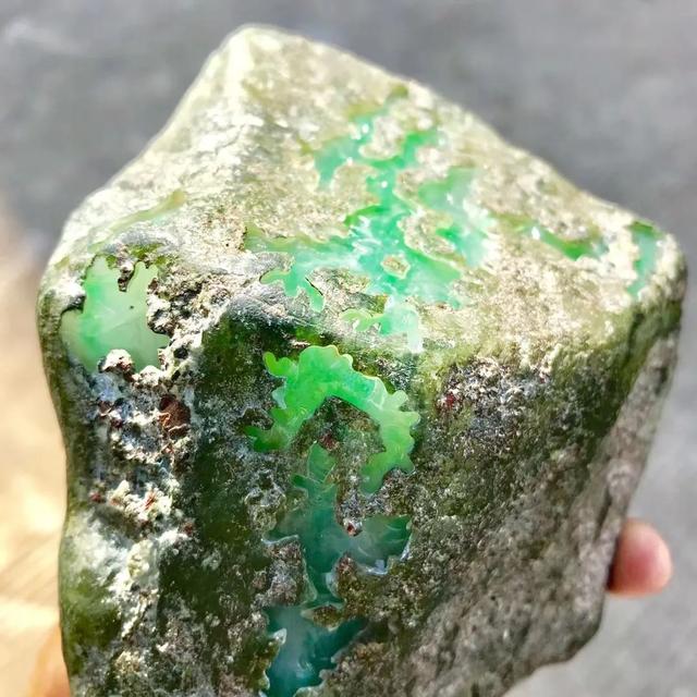 翡翠原石明料可造假吗翡翠原石公斤料批发-第6张图片-翡翠网 翡翠原石明料可造假吗翡翠原石公斤料批发-第6张图片-翡翠网