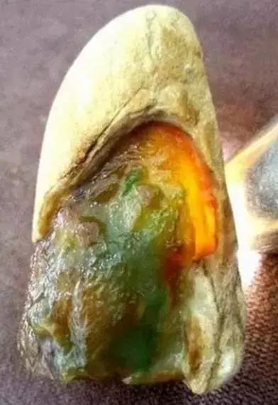 祖母绿翡翠原石价格,翡翠原石哪里买-第1张图片-翡翠网 祖母绿翡翠原石价格,翡翠原石哪里买-第1张图片-翡翠网