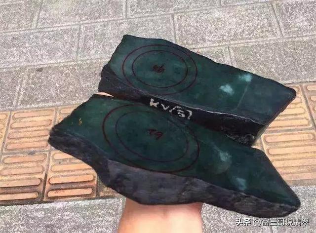 真正老蓝水翡翠和油青,老油青翡翠原石-第2张图片-翡翠网 真正老蓝水翡翠和油青,老油青翡翠原石-第2张图片-翡翠网