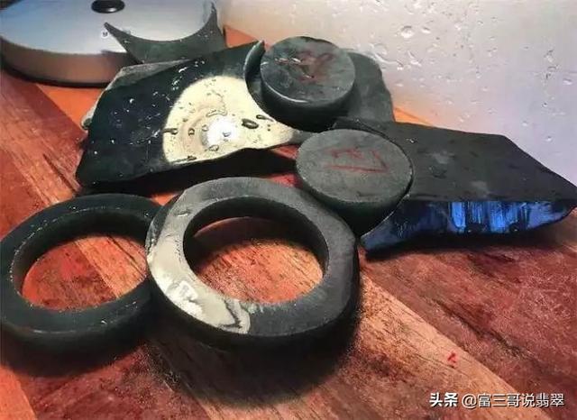 真正老蓝水翡翠和油青,老油青翡翠原石-第4张图片-翡翠网 真正老蓝水翡翠和油青,老油青翡翠原石-第4张图片-翡翠网