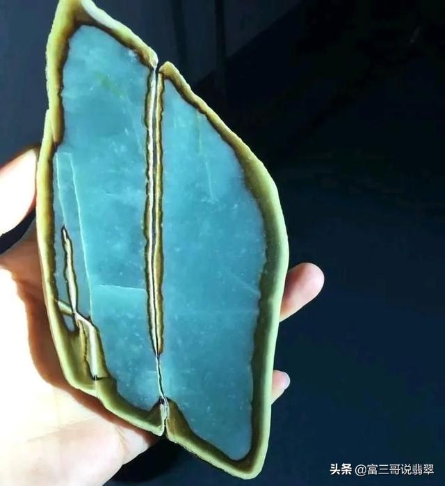 真正老蓝水翡翠和油青,老油青翡翠原石-第8张图片-翡翠网 真正老蓝水翡翠和油青,老油青翡翠原石-第8张图片-翡翠网