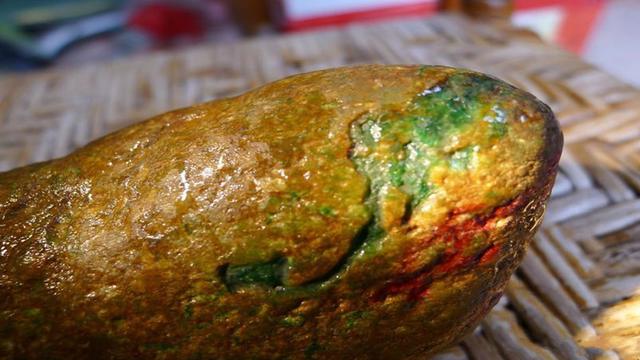 翡翠原石价格达马砍翡翠原石讲解视频-第1张图片-翡翠网 翡翠原石价格达马砍翡翠原石讲解视频-第1张图片-翡翠网