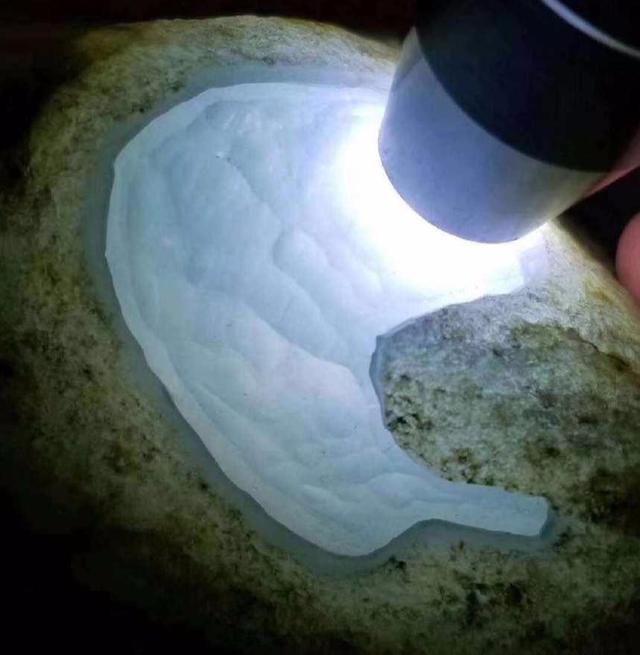 翡翠的知识掌握点,哪里的翡翠比较好-第9张图片-翡翠网 翡翠的知识掌握点,哪里的翡翠比较好-第9张图片-翡翠网