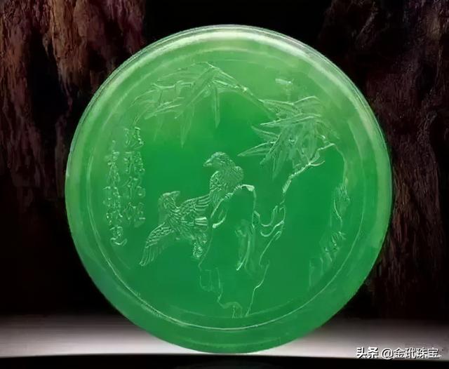 玉带在身上是冷还是暖翡翠手镯是暖的吗-第1张图片-翡翠网 玉带在身上是冷还是暖翡翠手镯是暖的吗-第1张图片-翡翠网