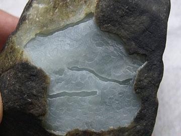 翡翠原石皮壳图解,莫西沙第二层翡翠原石-第3张图片-翡翠网 翡翠原石皮壳图解,莫西沙第二层翡翠原石-第3张图片-翡翠网