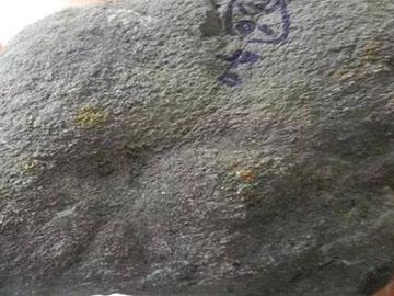 翡翠原石皮壳图解,莫西沙第二层翡翠原石-第5张图片-翡翠网 翡翠原石皮壳图解,莫西沙第二层翡翠原石-第5张图片-翡翠网