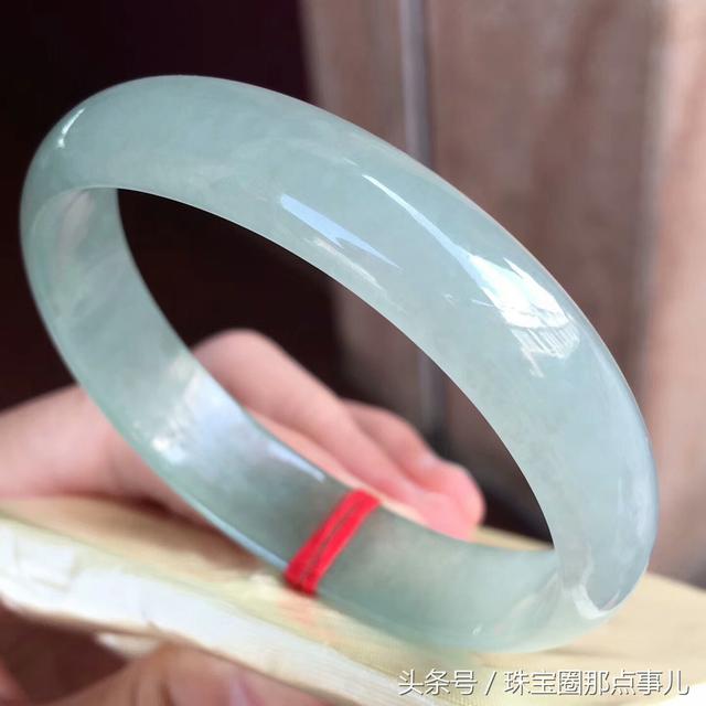 一万块的翡翠手镯怎么样,商场4500买的翡翠手镯-第5张图片-翡翠网 一万块的翡翠手镯怎么样,商场4500买的翡翠手镯-第5张图片-翡翠网