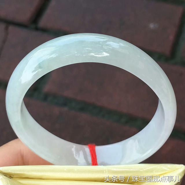 一万块的翡翠手镯怎么样,商场4500买的翡翠手镯-第7张图片-翡翠网 一万块的翡翠手镯怎么样,商场4500买的翡翠手镯-第7张图片-翡翠网