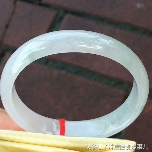 一万块的翡翠手镯怎么样,商场4500买的翡翠手镯-第9张图片-翡翠网 一万块的翡翠手镯怎么样,商场4500买的翡翠手镯-第9张图片-翡翠网
