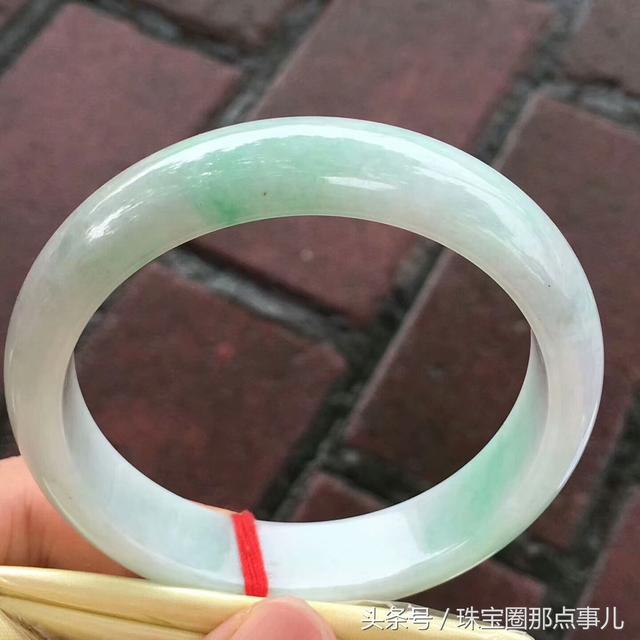一万块的翡翠手镯怎么样,商场4500买的翡翠手镯-第16张图片-翡翠网 一万块的翡翠手镯怎么样,商场4500买的翡翠手镯-第16张图片-翡翠网