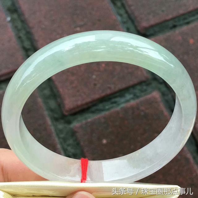 一万块的翡翠手镯怎么样,商场4500买的翡翠手镯-第24张图片-翡翠网 一万块的翡翠手镯怎么样,商场4500买的翡翠手镯-第24张图片-翡翠网
