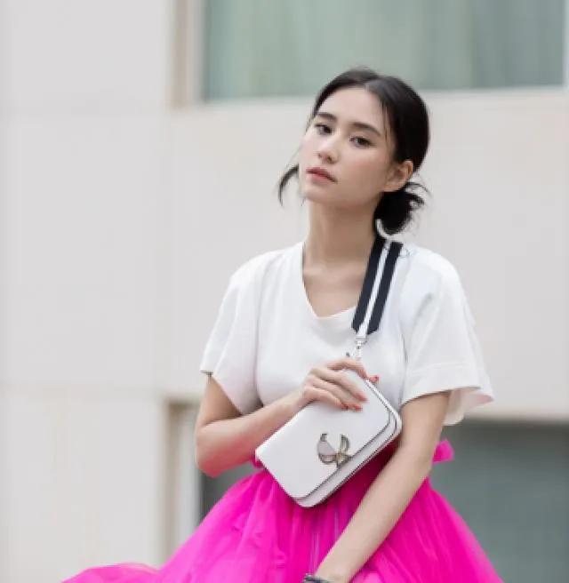 女人戴翡翠手镯的寓意翡翠手镯佩戴3年-第4张图片-翡翠网 女人戴翡翠手镯的寓意翡翠手镯佩戴3年-第4张图片-翡翠网