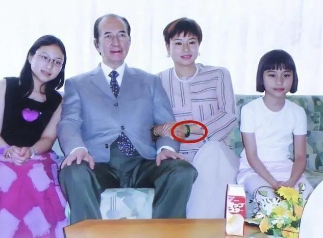 女人戴翡翠手镯的寓意翡翠手镯佩戴3年-第7张图片-翡翠网 女人戴翡翠手镯的寓意翡翠手镯佩戴3年-第7张图片-翡翠网