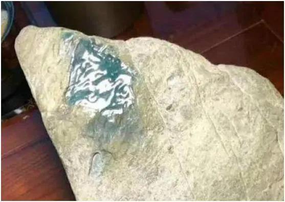 冰种三色翡翠原石视频,冰种翡翠的等级-第2张图片-翡翠网 冰种三色翡翠原石视频,冰种翡翠的等级-第2张图片-翡翠网