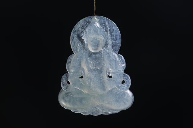 玉手镯放水里能养吗,鱼缸里放翡翠手镯好不好-第1张图片-翡翠网 玉手镯放水里能养吗,鱼缸里放翡翠手镯好不好-第1张图片-翡翠网