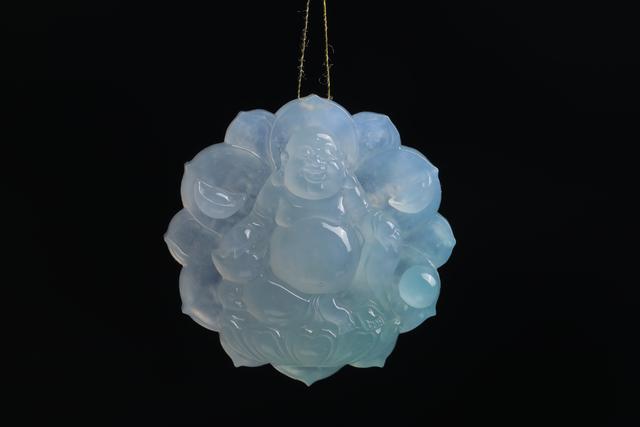 玉手镯放水里能养吗,鱼缸里放翡翠手镯好不好-第2张图片-翡翠网 玉手镯放水里能养吗,鱼缸里放翡翠手镯好不好-第2张图片-翡翠网