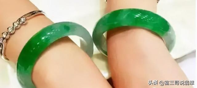 翡翠手镯坏了能换吗翡翠手镯经常换吗-第1张图片-翡翠网 翡翠手镯坏了能换吗翡翠手镯经常换吗-第1张图片-翡翠网