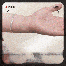 翡翠手镯坏了能换吗翡翠手镯经常换吗-第4张图片-翡翠网 翡翠手镯坏了能换吗翡翠手镯经常换吗-第4张图片-翡翠网