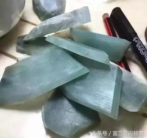 翡翠废料原石,如何处理翡翠原石-第6张图片-翡翠网 翡翠废料原石,如何处理翡翠原石-第6张图片-翡翠网