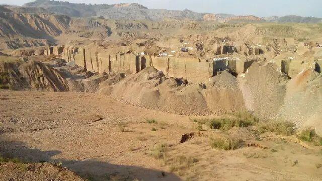 摆三桥翡翠原石怎么样摆三桥翡翠原石好吗-第3张图片-翡翠网 摆三桥翡翠原石怎么样摆三桥翡翠原石好吗-第3张图片-翡翠网