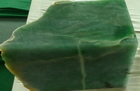 翡翠原石批发价格多少,翡翠原石边角料批发图片及价格-第1张图片-翡翠网 翡翠原石批发价格多少,翡翠原石边角料批发图片及价格-第1张图片-翡翠网