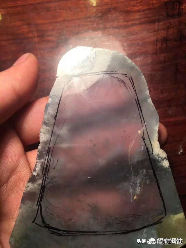 翡翠手镯底子细腻会越戴越透么,玉手镯戴哪只手-第4张图片-翡翠网 翡翠手镯底子细腻会越戴越透么,玉手镯戴哪只手-第4张图片-翡翠网