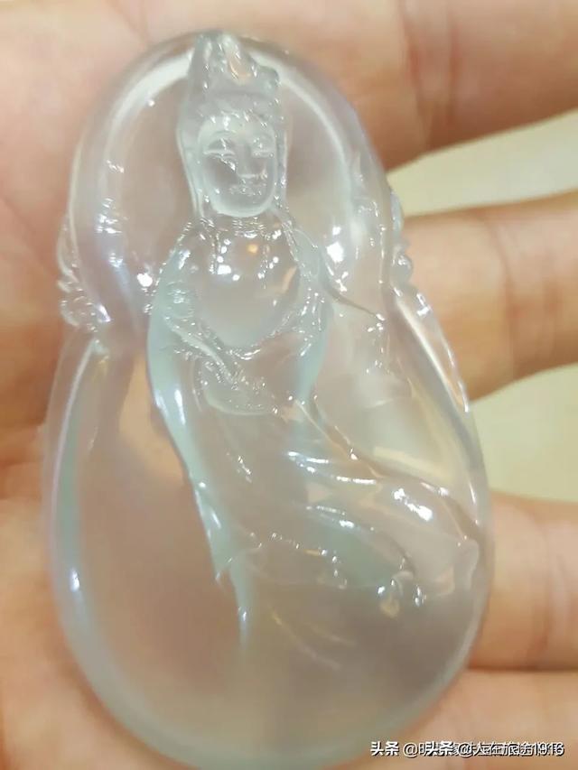 翡翠手镯底子细腻会越戴越透么,玉手镯戴哪只手-第15张图片-翡翠网 翡翠手镯底子细腻会越戴越透么,玉手镯戴哪只手-第15张图片-翡翠网