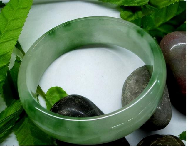 冰种翡翠佛的价格冰种翡翠弥勒佛挂件什么价-第1张图片-翡翠网 冰种翡翠佛的价格冰种翡翠弥勒佛挂件什么价-第1张图片-翡翠网