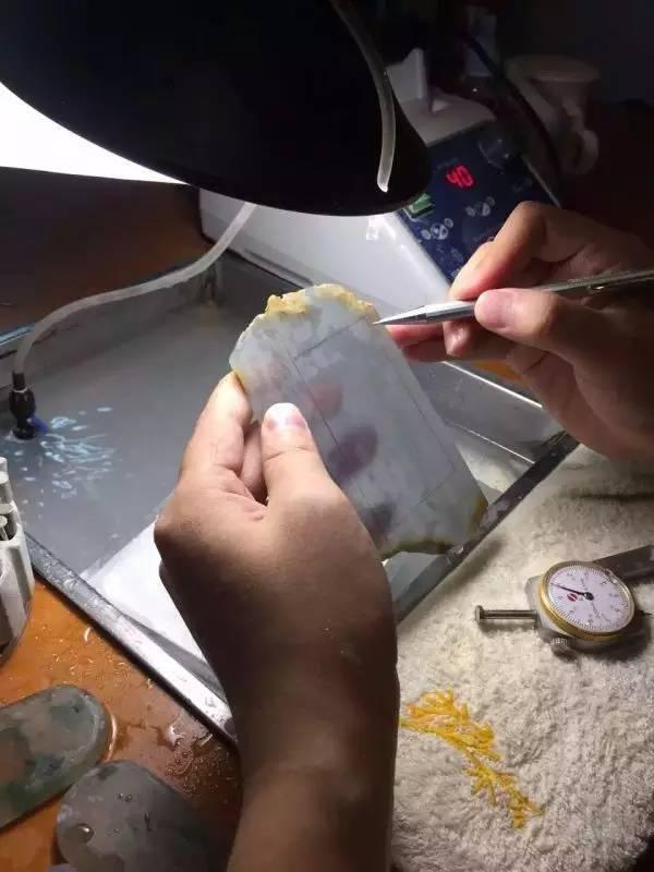 翡翠牌子加工费翡翠原石做珠子加工费价格-第4张图片-翡翠网 翡翠牌子加工费翡翠原石做珠子加工费价格-第4张图片-翡翠网