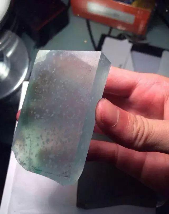 翡翠牌子加工费翡翠原石做珠子加工费价格-第5张图片-翡翠网 翡翠牌子加工费翡翠原石做珠子加工费价格-第5张图片-翡翠网