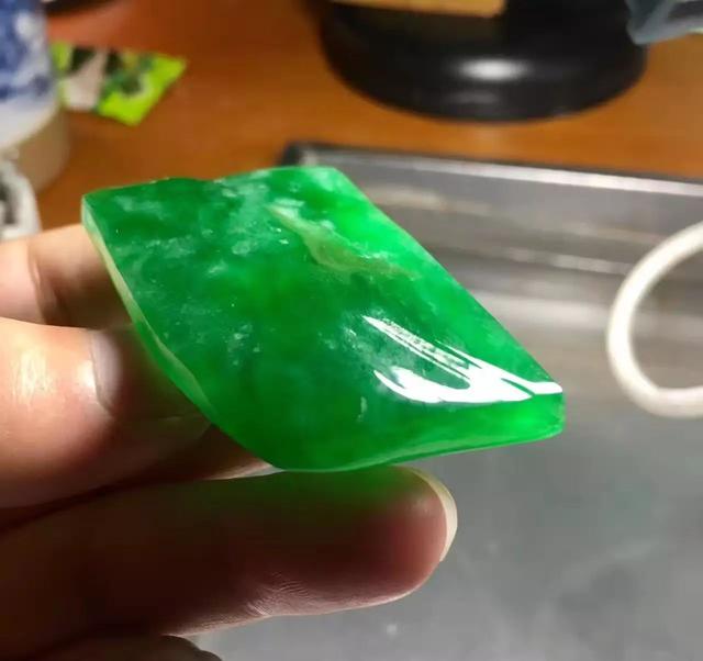 翡翠牌子加工费翡翠原石做珠子加工费价格-第7张图片-翡翠网 翡翠牌子加工费翡翠原石做珠子加工费价格-第7张图片-翡翠网