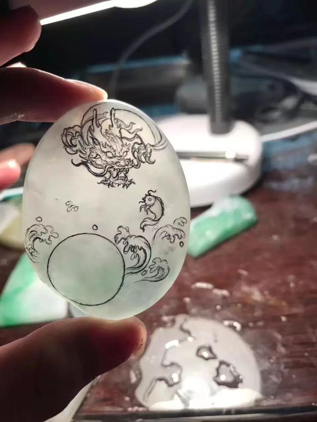 翡翠牌子加工费翡翠原石做珠子加工费价格-第8张图片-翡翠网 翡翠牌子加工费翡翠原石做珠子加工费价格-第8张图片-翡翠网