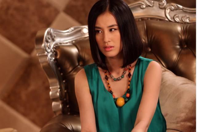 翡翠原石毛料是啥子样子的翡翠原石破血-第7张图片-翡翠网 翡翠原石毛料是啥子样子的翡翠原石破血-第7张图片-翡翠网