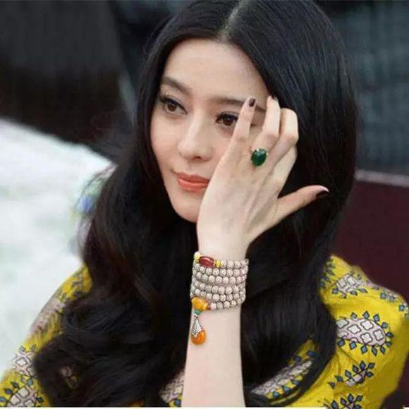 翡翠原石毛料是啥子样子的翡翠原石破血-第8张图片-翡翠网 翡翠原石毛料是啥子样子的翡翠原石破血-第8张图片-翡翠网